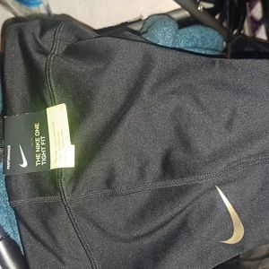 NIKE DRY FIT TIGHT FIT SIZE (P)